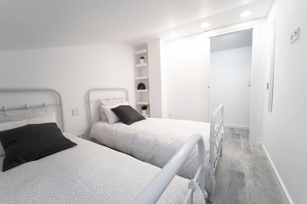 Buhardilla Comillas Beach En Primera Linea De Playa, Wifi, Netflix المظهر الخارجي الصورة