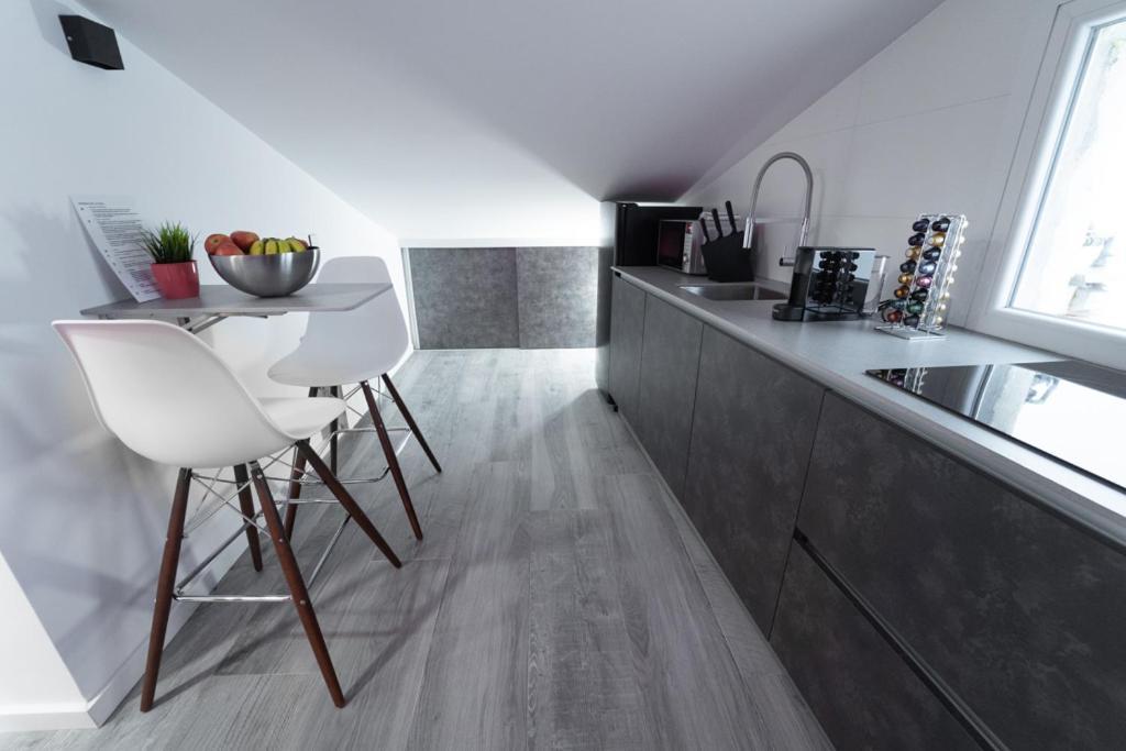 Buhardilla Comillas Beach En Primera Linea De Playa, Wifi, Netflix المظهر الخارجي الصورة