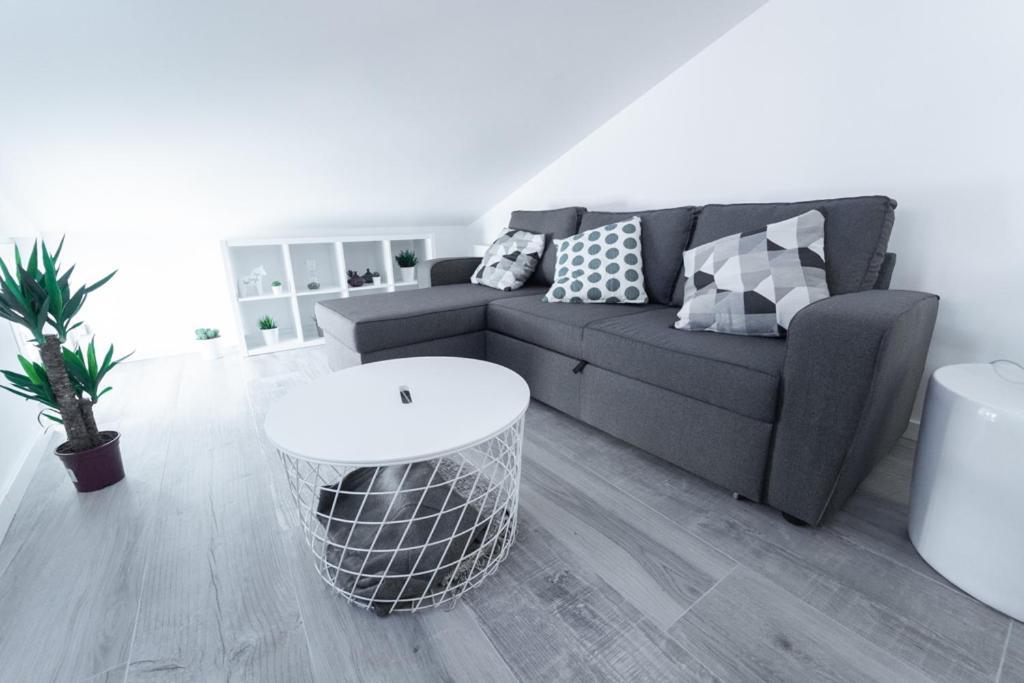 Buhardilla Comillas Beach En Primera Linea De Playa, Wifi, Netflix المظهر الخارجي الصورة