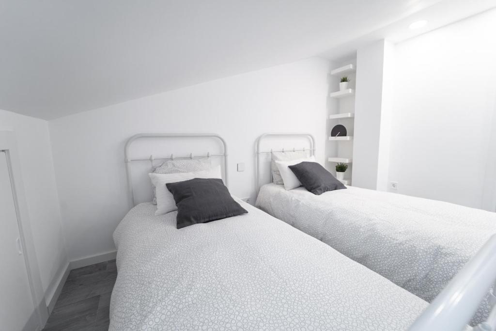 Buhardilla Comillas Beach En Primera Linea De Playa, Wifi, Netflix المظهر الخارجي الصورة